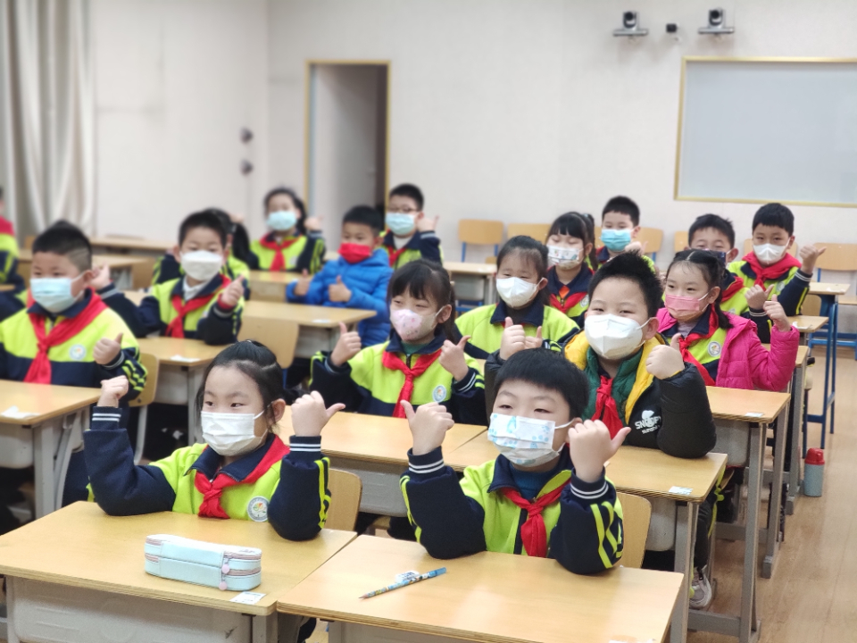 “奋发‘兔’强向未来”济南市德兴街小学学子新学期如约而至