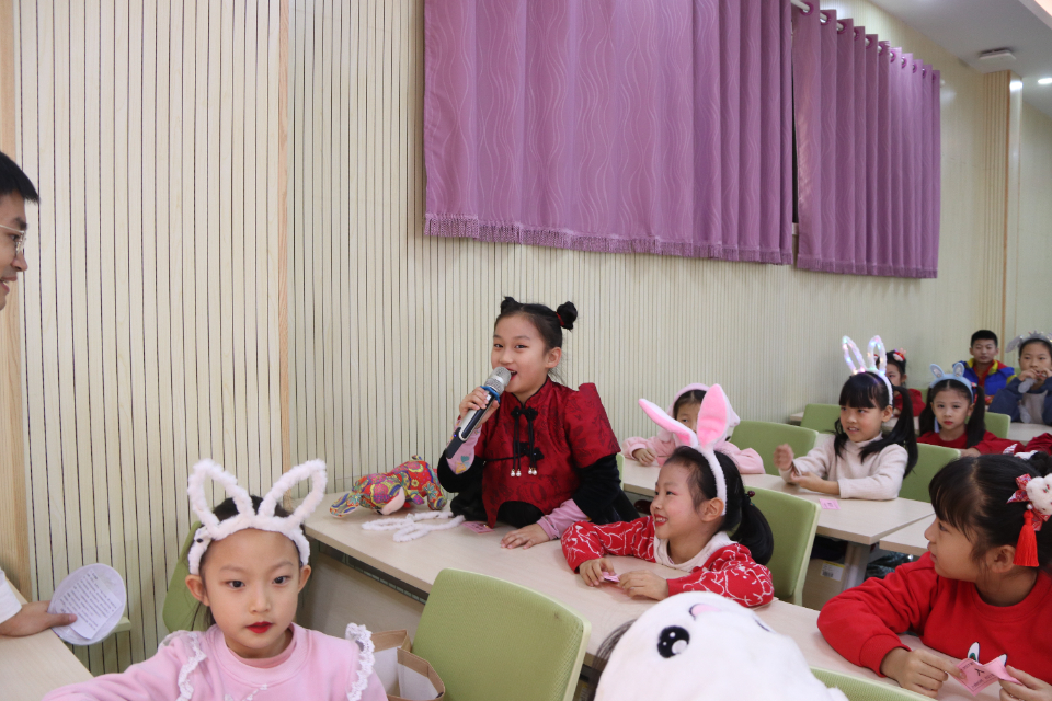 “萌兔”送祝福，济南市槐荫区恒新小学举办开学典礼