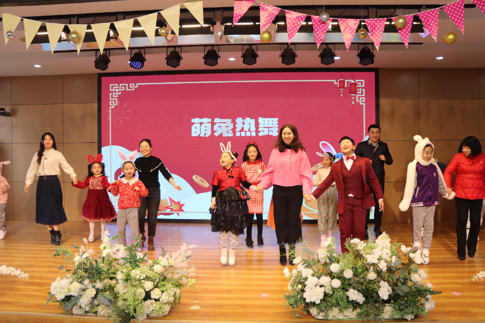 “萌兔”送祝福，济南市槐荫区恒新小学举办开学典礼