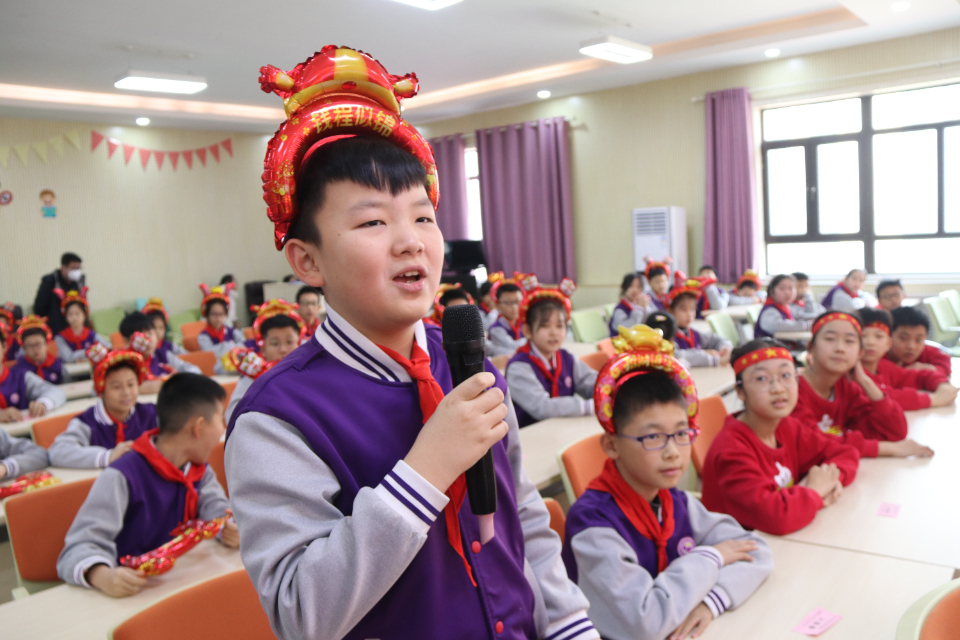 “萌兔”送祝福，济南市槐荫区恒新小学举办开学典礼