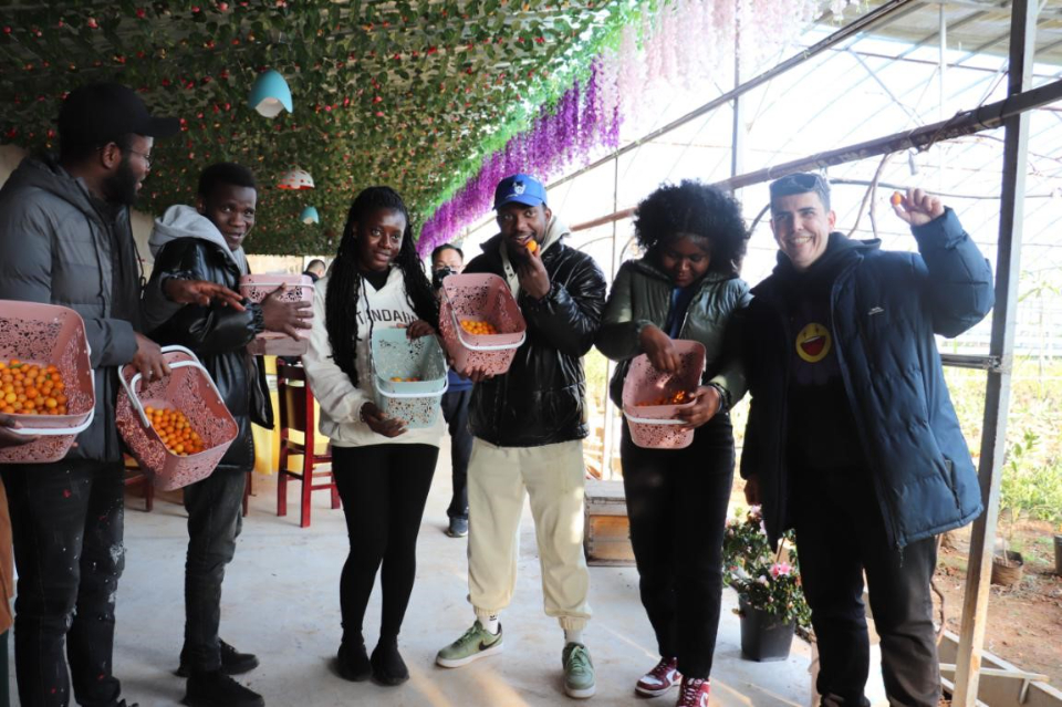 美丽相约——外国友人走进沂水家庭农场