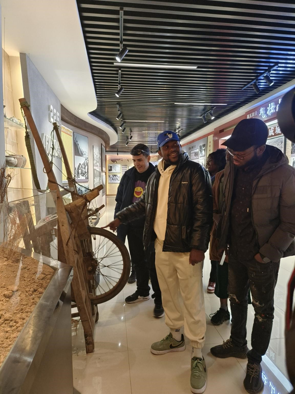 美丽相约——外国友人走进沂水家庭农场