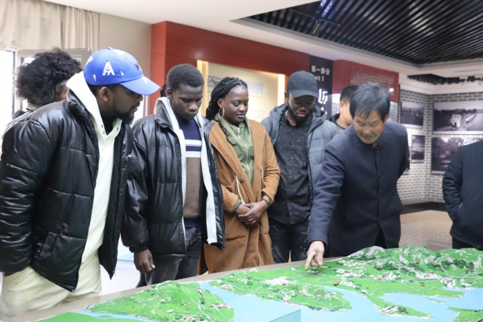 美丽相约——外国友人走进沂水家庭农场