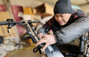 身边正能量｜大火把家烧没了，他的轮椅人生再遇波折