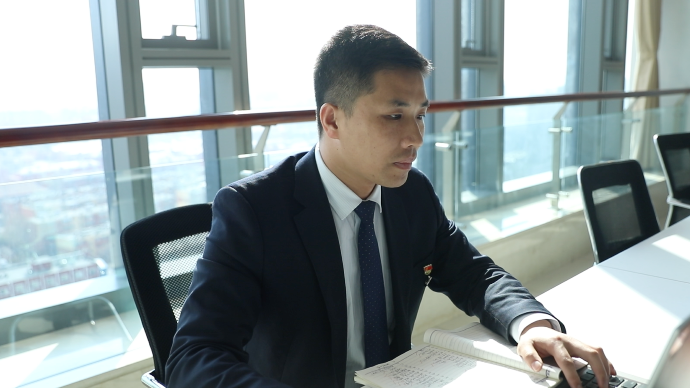 果然视频·新“锋”采｜80后卢济南：别人的困难就是自己的困难