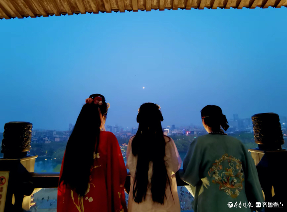 超然楼亮灯，仪式感满满