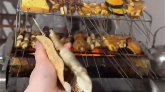 果然视频｜坐着高铁去“撸串”，淄博烧烤有多好吃？