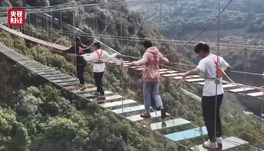 景区高空项目“三点式安全带”或有脱落风险！央视315晚会揭秘
