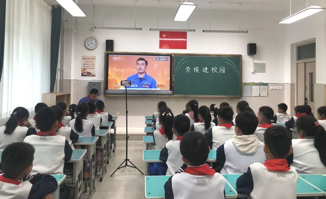 山东省济南汇才学校小学部开展劳模工匠进校园主题宣讲活动-齐鲁晚报