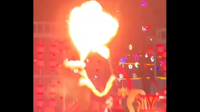 境外旅行商来泰安，打卡东平大宋不夜城，喷火表演惊艳外国客人