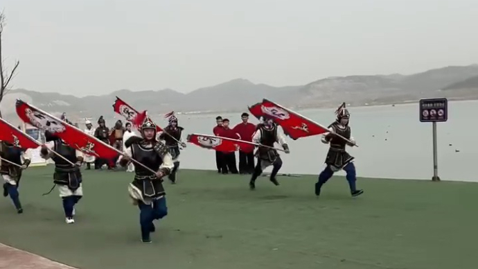 果然视频丨境外旅行商来泰安东平水浒大寨，观看“水浒好汉”表演