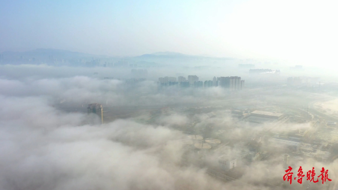 果然视频|雾海茫茫罩山海！烟台芝罘岛现平流雾景观，宛若仙境