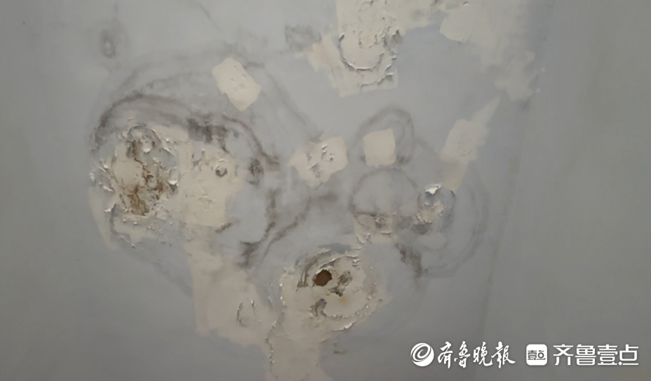 房屋一遇下雨就漏水日照一业主家的天花板成了“大花脸”(图2)