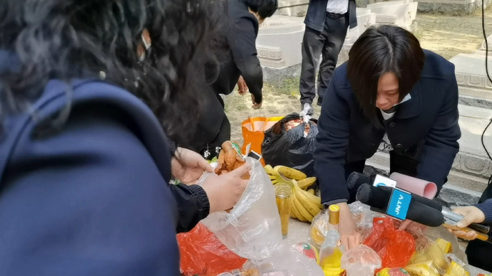 果然视频|“迟到”75年，清明节前王三海烈士等来了亲人的祭拜