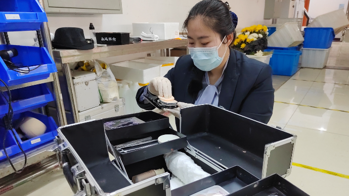 果然视频|烟台“90后”女入殓师：让逝者体面告别的“摆渡人”