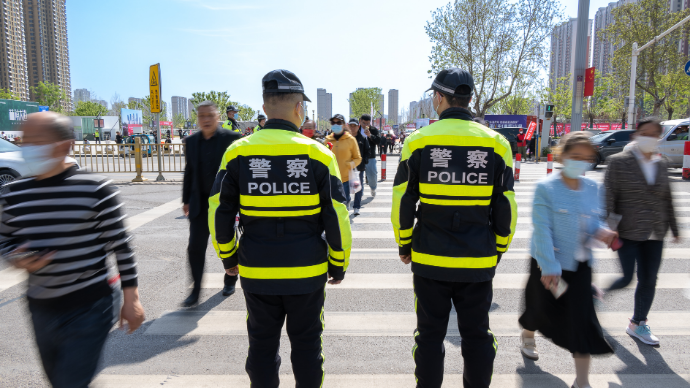 菏泽交警为国际牡丹节保驾护航