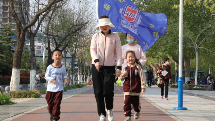 果然视频|亲子“童”跑马拉松，尽享运动快乐
