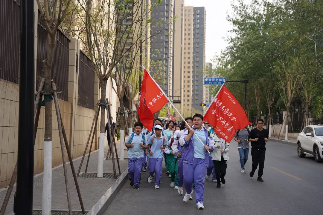 山大附中奥体中路学校举行大型励志远足活动-齐鲁晚报·齐鲁壹点