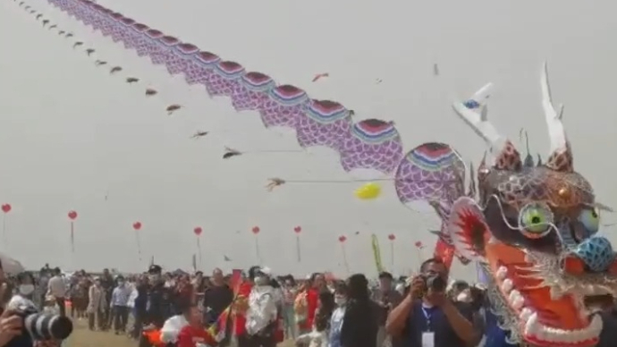 果然视频|巨龙风筝飞天，长达280米