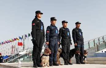 便民！潍坊公安民警值班室搬进风筝会现场