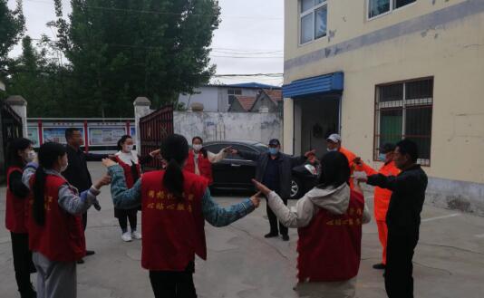 关爱老年人健康，南张街道网格员分享健康律动