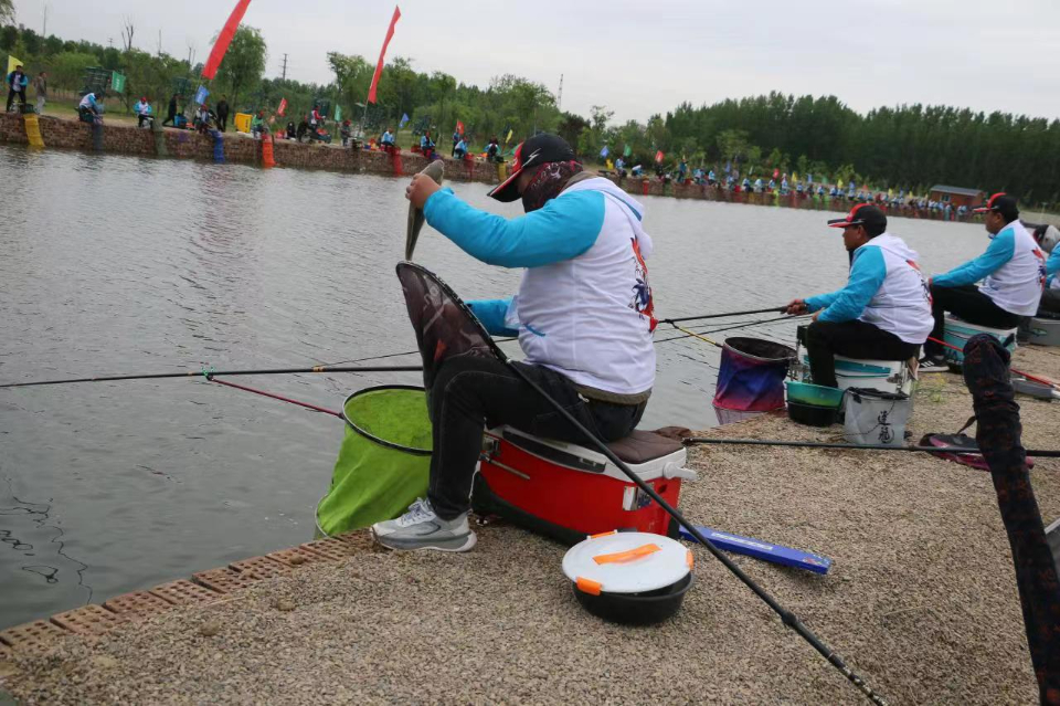 "大美微山湖杯"钓鱼比赛济宁微山挥竿-齐鲁晚报·齐鲁壹点