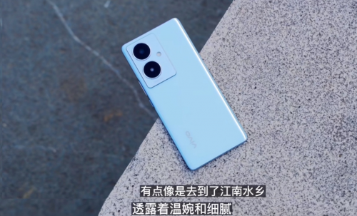 j9久游似瓷非瓷而胜瓷 vivo Y78+天青色获评如江南水乡温润细腻(图2)