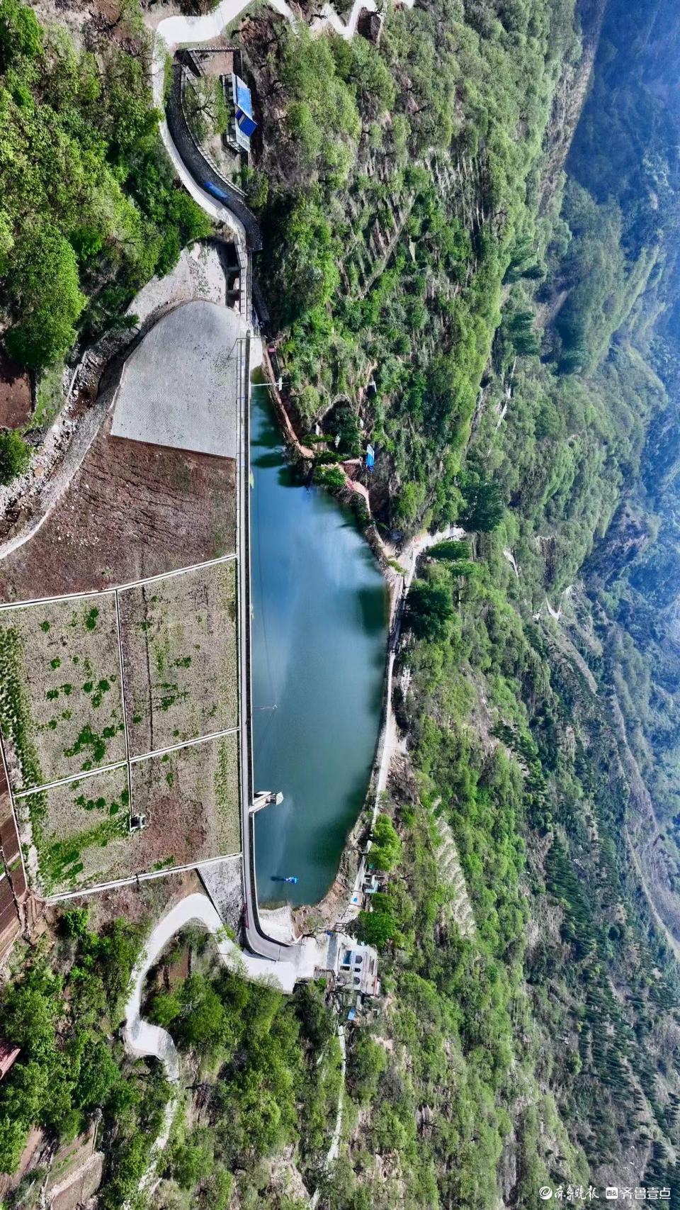 横屏欣赏云朵下的西营藕池水库,靓丽耀眼-齐鲁晚报·齐鲁壹点