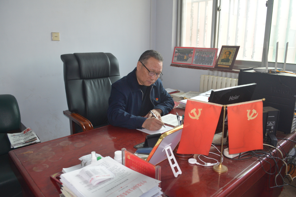 高密市柴沟镇柴沟村党支部书记王京福：做为民服务的“三牛”书记