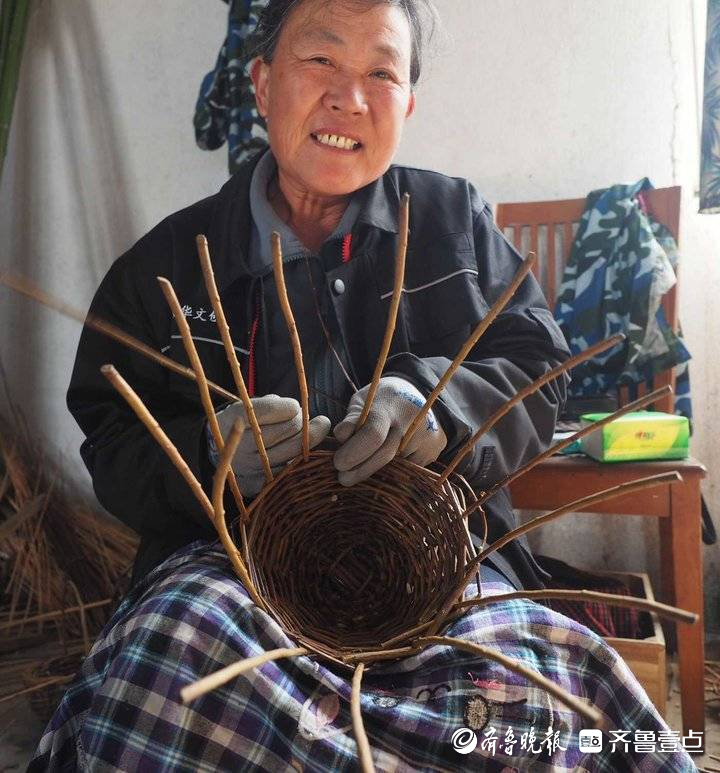 国家级非遗柳编带临沭县数万人就业,老人家里做的产品能出口 -齐鲁