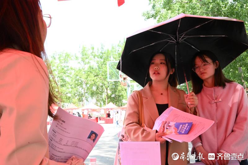 对口专业单位登门招贤！毕业生多渠道就业忙自荐