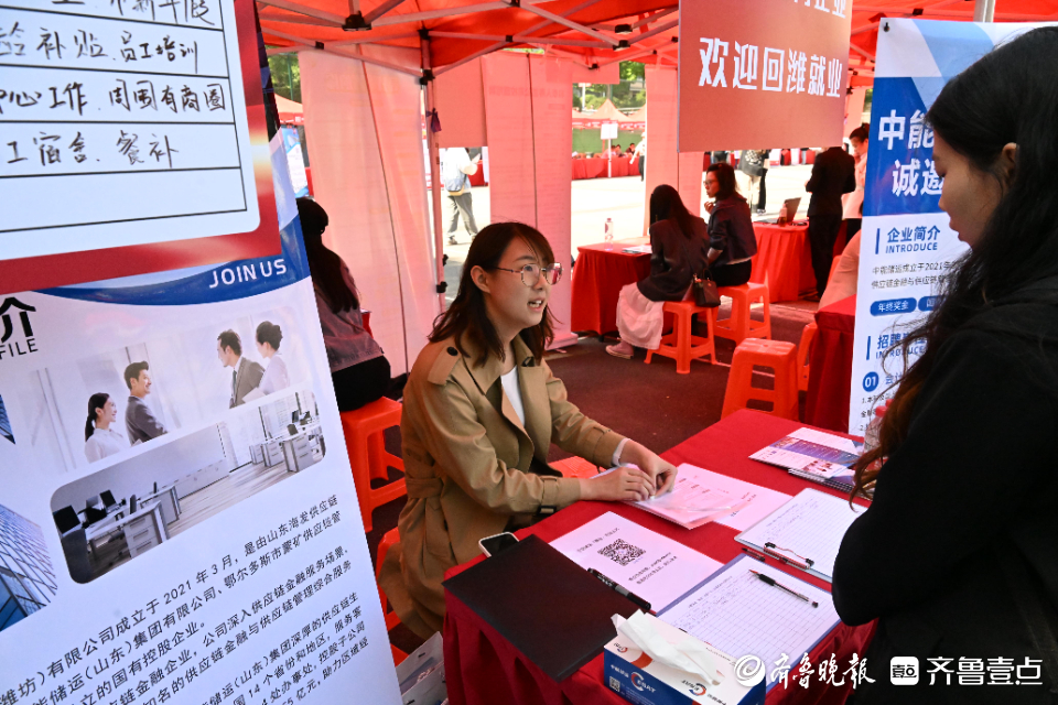 对口专业单位登门招贤！毕业生多渠道就业忙自荐