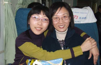 我随我妈|完全就是复制粘贴！颜值爱好皆随妈，一看就是亲娘俩！