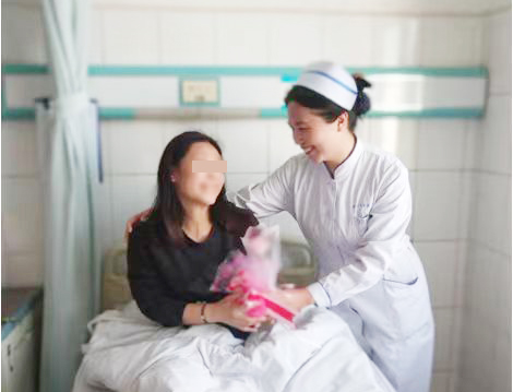 精心护理、真心付出，患者的微笑就是妇二科护士长陈维燕最大安慰