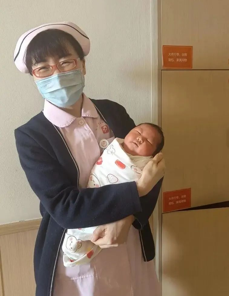 暖心服务护航分娩之旅，临沂市妇幼保健院产科胡爱芹的幸福时刻
