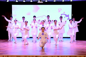 莒县人民医院举办庆祝第112个国际护士节大会