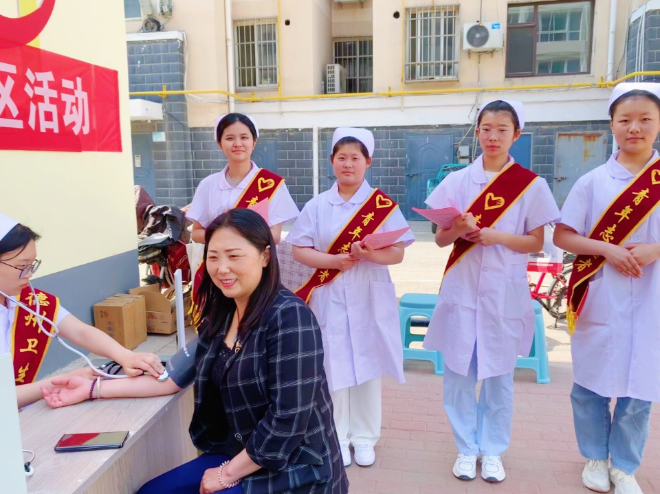 德州长河街道堤口社区联合德州卫生学校开展义诊志愿服务-齐鲁晚报