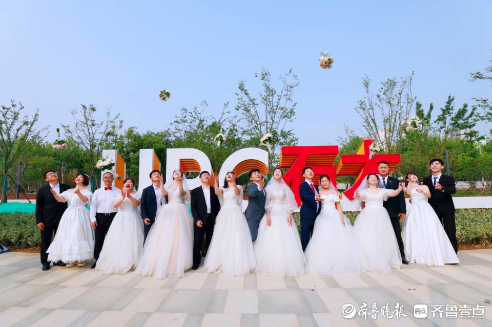 浪漫“爆表”！石大49对校友新人回母校参加集体婚礼