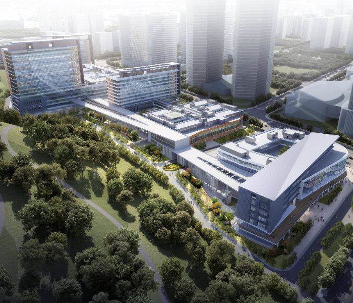 山东第一医科大学附属中心医院（济南市中心医院）东院区项目是省、市两级重点项目，于2020年10月开工建设。东院区项目按照三级甲等综合公立医院整体规划，总规划设置床位1497张，规划总用地面积约217亩。项目一期包括国际医疗中心、急诊急救中心、1号病房楼、连廊等，全部建设完成。二期建设已开工，在建综合教学楼计划2023年6月竣工。东院区项目将满足济南东部地区医疗卫生保健需求，具备满足国际医院的标准定位，重点发展器官移植、肿瘤防治、急诊急救、心脑血管、健康保健等特色专科，建设智慧医院及济南国际医疗科技园，目前设置41个临床科室。