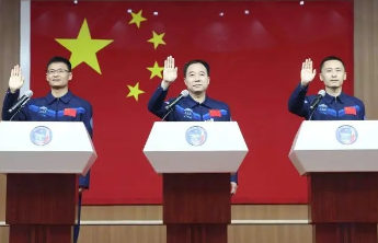 向梦想冲锋！57岁景海鹏每天坚持600个俯卧撑、上千次跳绳