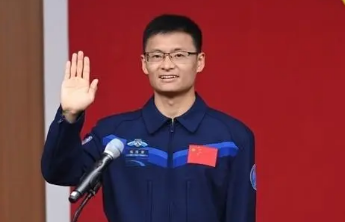 桂海潮说“航天员”三个字曾神圣又遥远，如今终于圆梦！