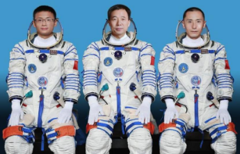 英雄为国再出征——记神舟十六号航天员