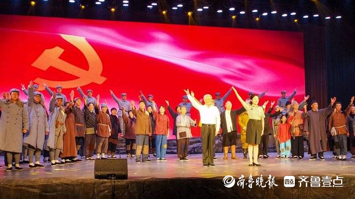 大型舞台剧红石崮上演讲述大众日报与沂蒙老区的红色故事