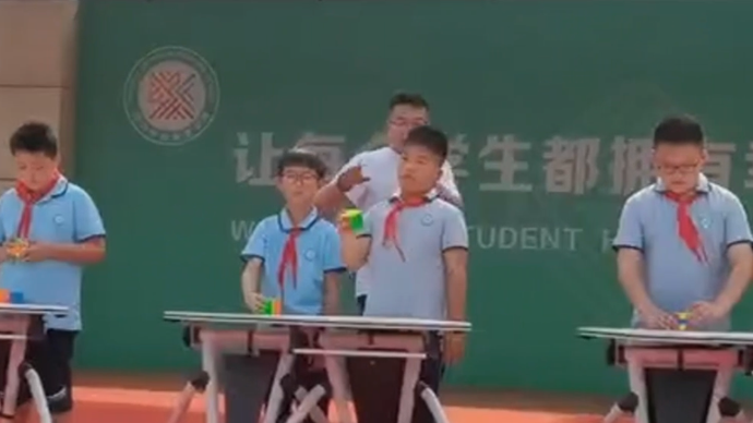 果然视频| 千人魔方大PK ，看谁是高手 