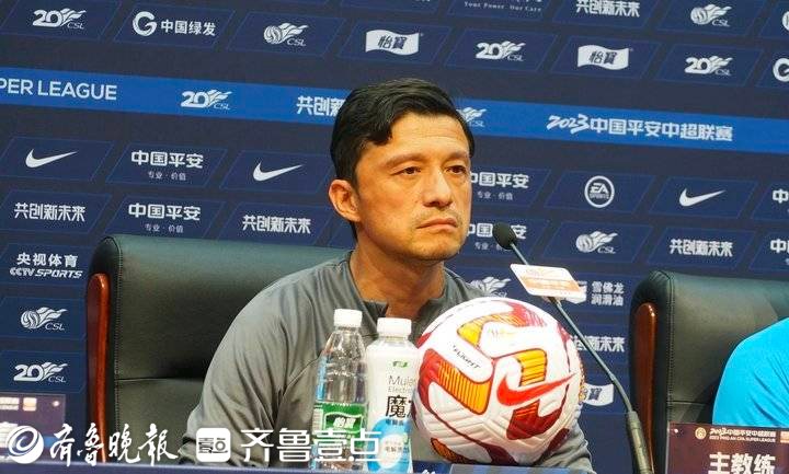联赛连续九场不胜,大连人队主教练谢晖出席新闻发布会表情严肃-齐鲁