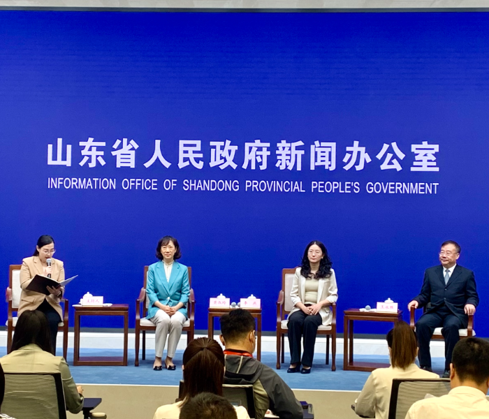 2023年6月6日上午10点，山东省政府新闻办举行新闻发布会，围绕“发挥链主引领作用 推动产业链高质量发展进行交流。本次发布会邀请到3位全省制造业重点产业链“链主”企业代表。九阳集团联合创始人，JS环球生活有限公司执行董事黄淑玲女士、齐鲁制药集团有限公司总裁李燕女士、山东泰山钢铁集团有限公司党委书记、董事长王永胜先生。通过三位企业家的分享，创新经验和奋斗历程，看到了山东民营企业在经济高质量发展中的重要作用，更感受到了中国的企业家精神。