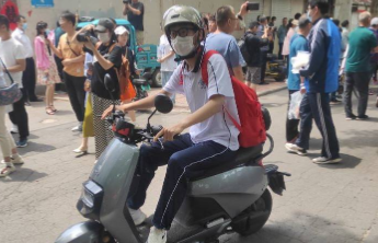 拒绝陪考,独立上阵！2023高考考生们更从容淡定
