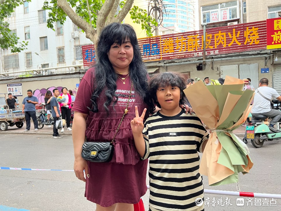 图集|高考结束，“二孩接考官”真不少