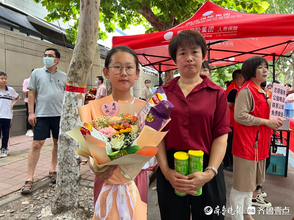 图集|高考结束，“二孩接考官”真不少