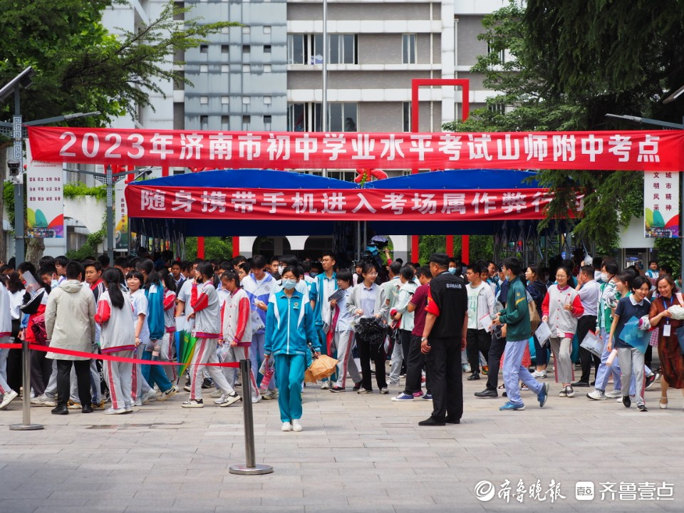 济南中考开始，孩子们语文考完后的模样